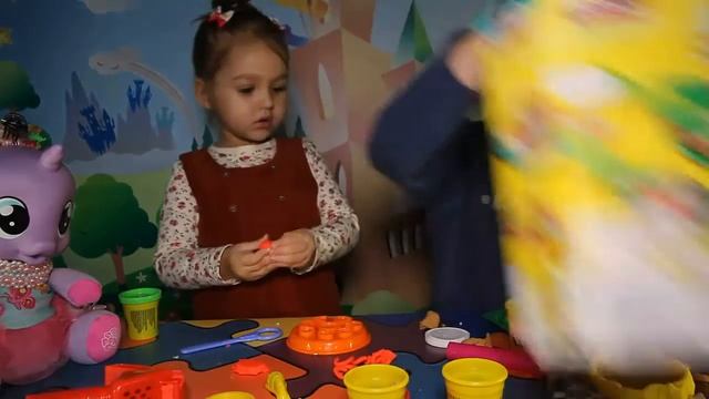 Обзор Play Doh Pizza Party. Лепим пиццу из пластилина Плей До. Review of Play Doh Pizza Party. смотреть онлайн