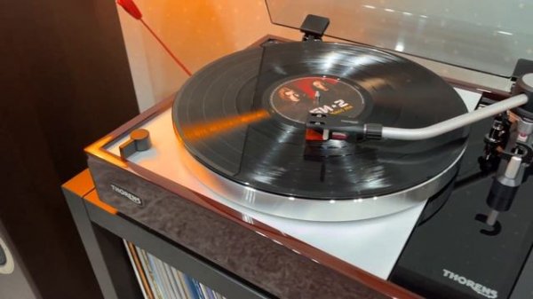 Thorens TD 1500 тест пружинной виброразвязки.