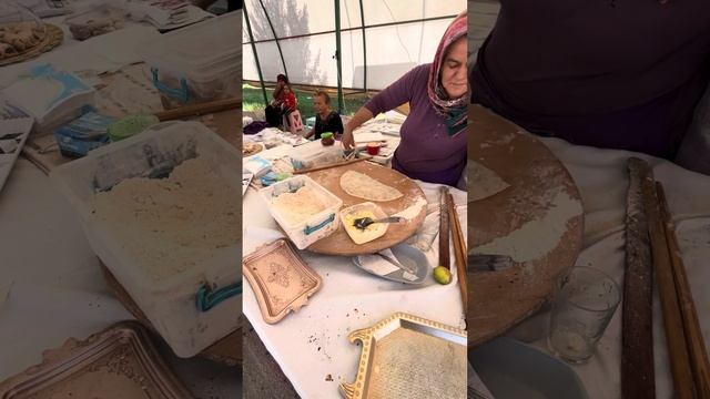 🔥КАК испечь лепёшку с сыром и шпинатом💯Съела пальцы😱Гёзлеме это БОМБА 💯Мерсин город контрастов🌴 смотреть онлайн