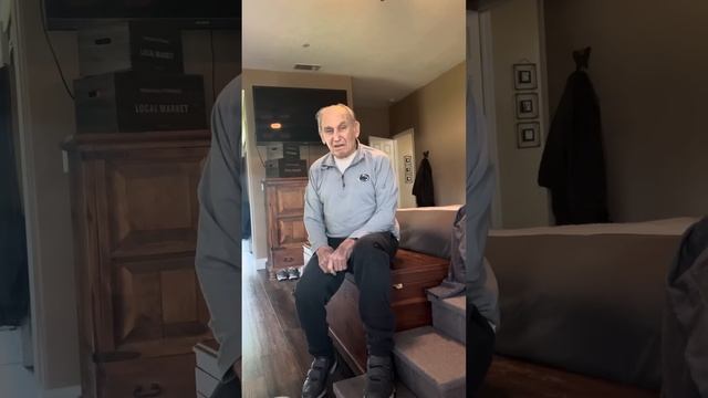 Dad absolutely refuses to believe he’s 92. “How could I have a son your age?” смотреть онлайн
