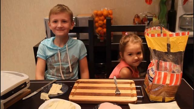 Готовим вместе с детьми Учим детей готовить Cooking with children We teach children to cook смотреть онлайн