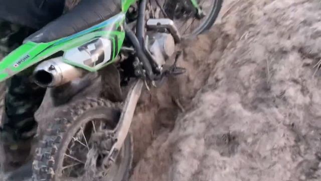 Поехали в лес в бугры сломался пибайк в 10 км от дома покатушки ночью. смотреть онлайн