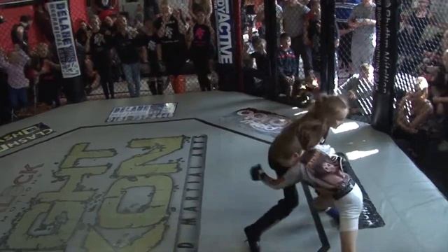 BOY -V- GIRL - KIDS MMA - JACK PENN V EMILY. FIGHT IKON смотреть онлайн