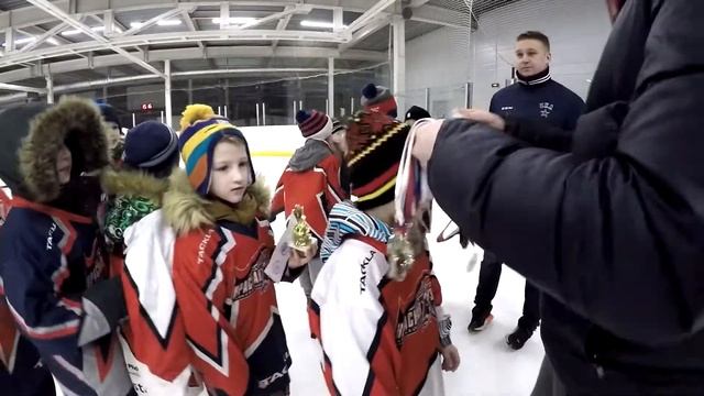 Вручение медалей ХК "Красная Звезда" 2010 за второе место на "Кубке Юных Звезд" смотреть онлайн