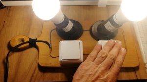 2 лампочки и 2 выключателя последовательно