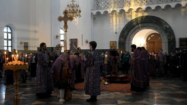 Утреня Великого Пятка с чтением 12 Евангелий Святых Страстей Господа нашего Иисуса Христа смотреть онлайн