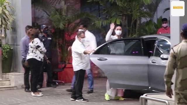 Kareena Kapoor Photo Shoot With 9 Months Baby Bump For Puma смотреть онлайн