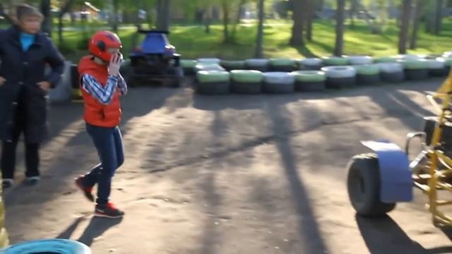 ✔ VLOG Прогулка с куклой #БЕБИ в коляске в парке с АТТРАКЦИОНАМИ ✔ В гостях у Алисы и Егора смотреть онлайн