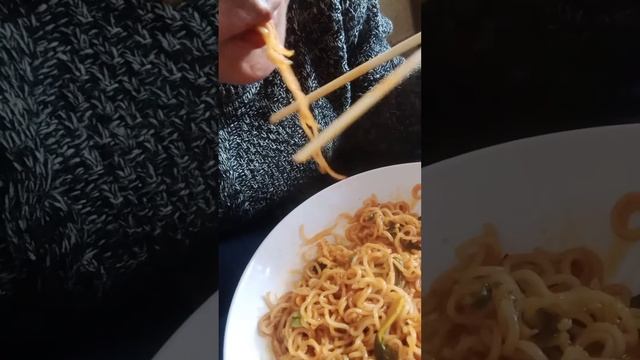 yummy current noodles 😋😋😋 смотреть онлайн