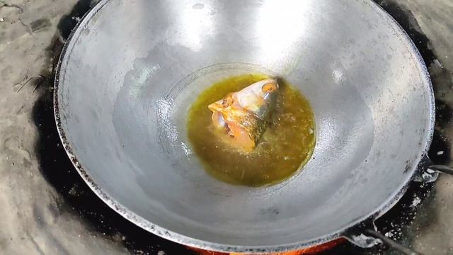 Village Pond Fishing &Cooking Mrigal Macher Jhal In Village Style |ঢেঁড়স ও আলু দিয়ে মৃগেল মাছেরঝো смотреть онлайн