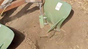 Самодельный плуг 2х28 на самодельный мини трактор.Чуток попробовал пахать.