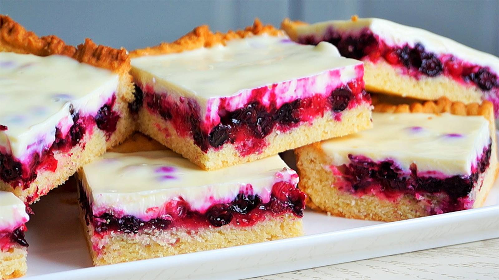 Нереально вкусный ягодный пирог со сметанной заливкой смотреть онлайн