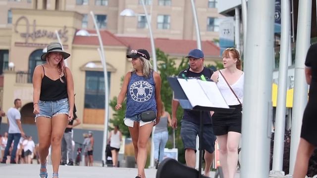 PEEING IN PUBLIC PRANK! смотреть онлайн