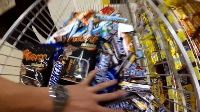 Epic Candy Haul: Shopping Spree Challenge! смотреть онлайн