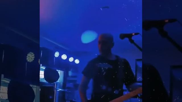 Crazy For Days last gig pre-covid- Another Brick in the Wall смотреть онлайн