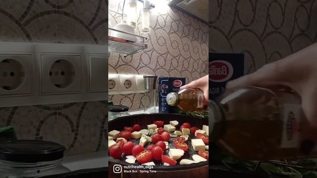 Паста с рукколой, томатами и запеченным чесноком смотреть онлайн