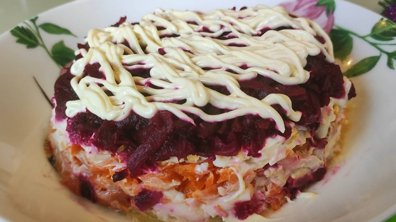 СУПЕР КУХНЯ! Шедевральный сочный салат под шубой. 5 слоев удовольствия. смотреть онлайн