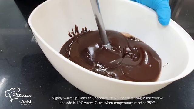 Application of Pâtissier Chocolate Dark Chocolate Icing смотреть онлайн