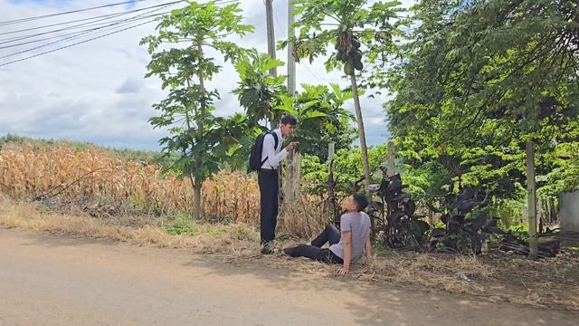 The policeman picked a fight with the engineer when he thought the single mother was cheating on hi смотреть онлайн