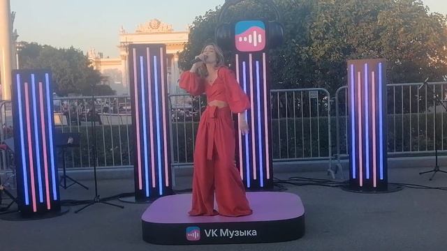 LARIONA Концерты VK на Ночной Выставке Международная выставка-форум Россия 2024 смотреть онлайн