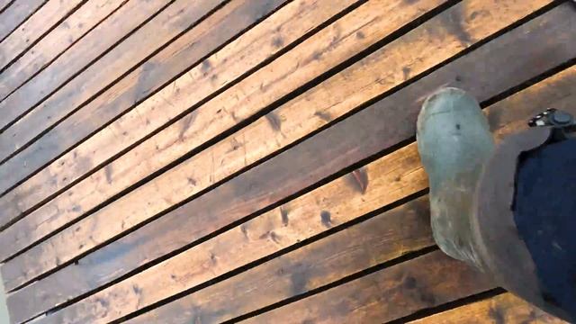 Щука в апреле на небольшом пруду