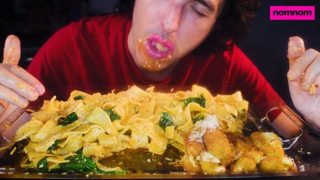 ASMR EATING MESSY FETTUCCINE ALFREDO + FRIED MOZZARELLA STICKS * mukbang no talking * nomnom смотреть онлайн
