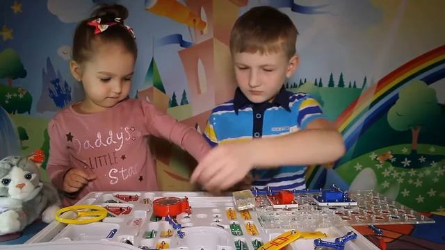 Электронный конструктор #Знаток 320 схем | Делаем сигнализацию на движение и на свет смотреть онлайн