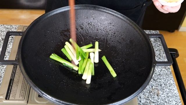 Simple & Delicious Beef Udon Stir Fry смотреть онлайн