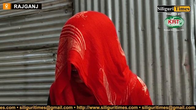 Girl stages sit-in protest outside lover's house demanding marriage in Rajganj, lover flees (Bangla смотреть онлайн