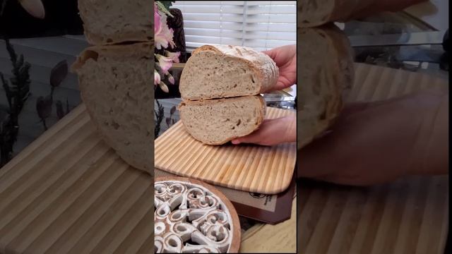Пеку Вкусный и Полезный хлеб на закваске #shorts смотреть онлайн