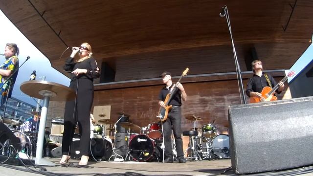 Pepe Le Moko Live @ Raision Tori - Rantakahvila смотреть онлайн