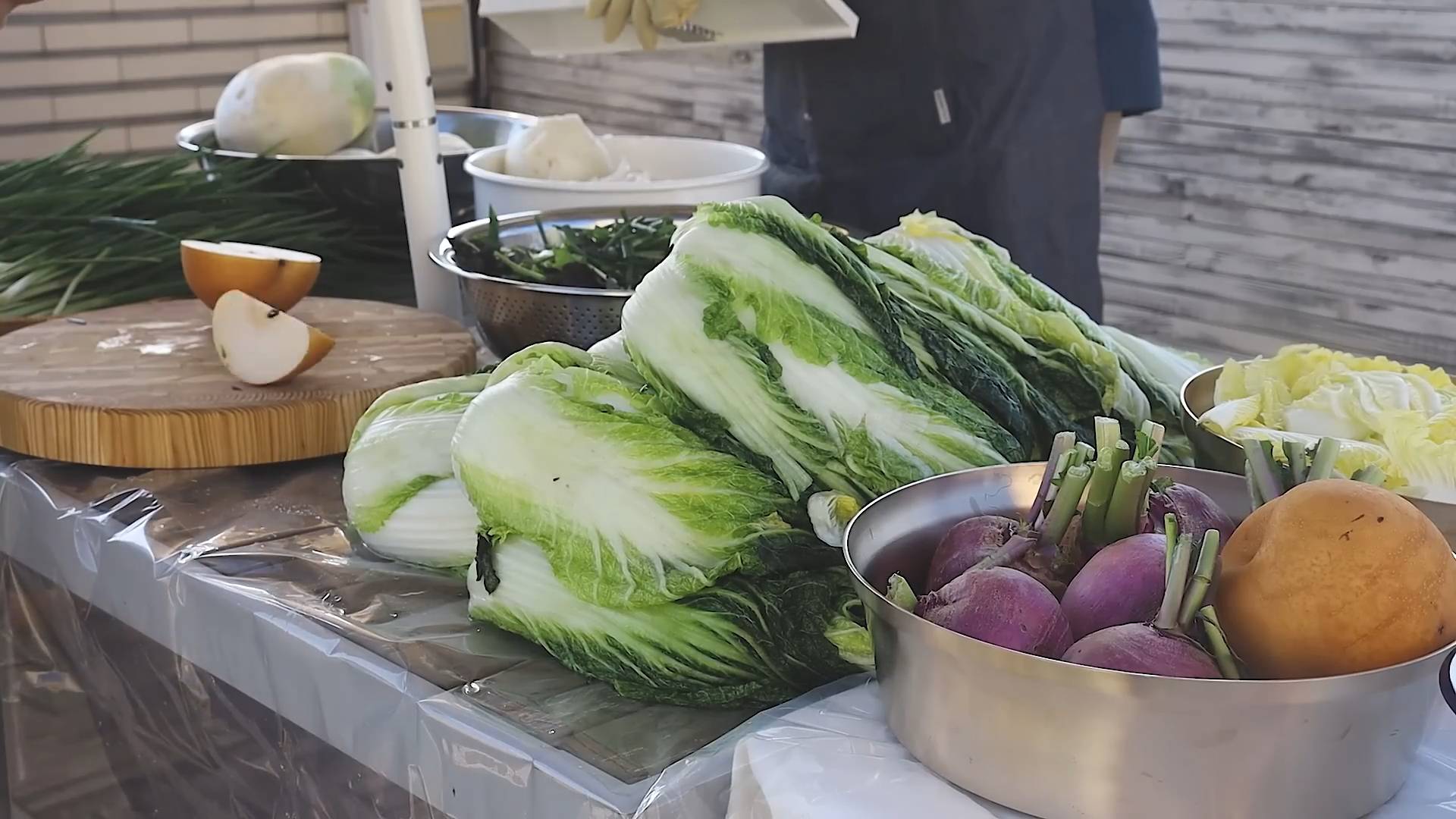 KitchenStory 2024 Пара, готовящая кимчи, снова в деле🥬 смотреть онлайн