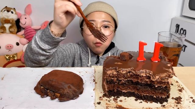 11만명 기념 뚜레쥬르 겹겹이 초코퐁당 겹겹이 티라미수 쇼콜라갸또 케이크 먹방 Dessert Mukbang смотреть онлайн