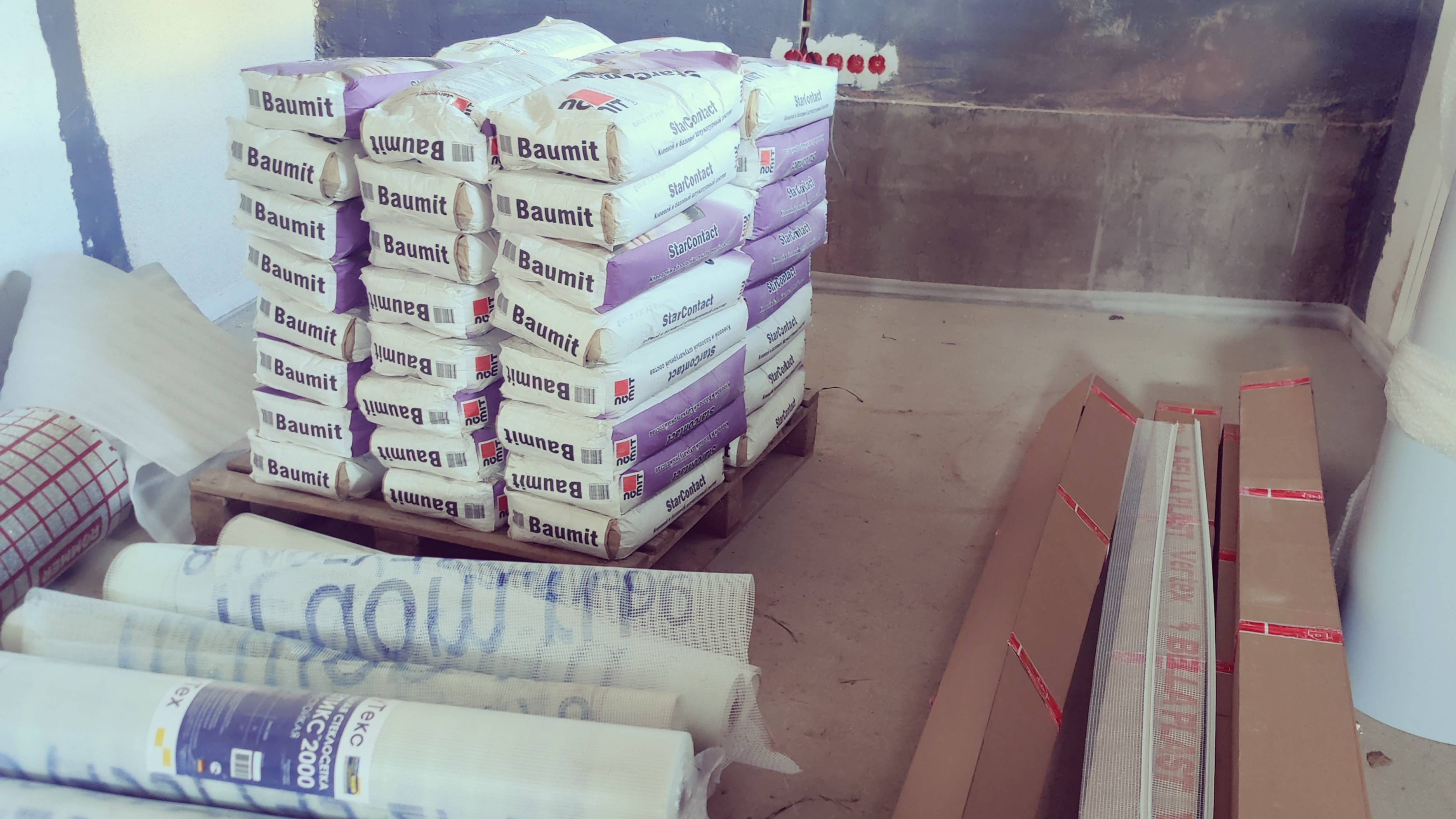 Приступаем к утеплению оконных откосов фрезерованным Пеноплэксом. Базовый Слой Baumit StarContact