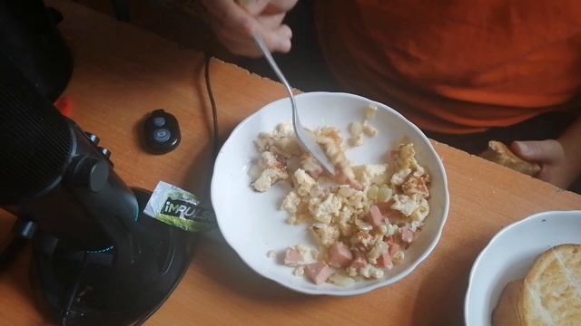 Завтрак с Ринчином(омлет с луком и колбасой) смотреть онлайн