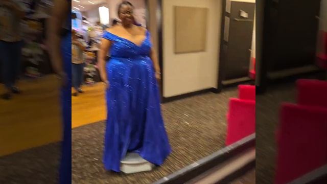 Prom Dress Try On - Plus Size смотреть онлайн