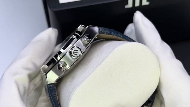 Maurice Lacroix Aikon Chronograph смотреть онлайн