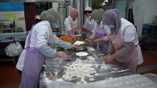 非常有名的大包子！至今已有半个世纪的传统美食！兰州小吃-中国美食！ смотреть онлайн