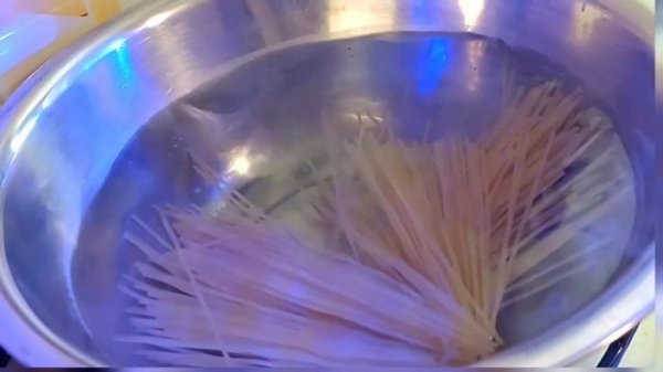 🍜 Сливочная ПАСТА с БЕКОНОМ и ПЛАВЛЕННЫМ СЫРОМ за 15 минут🔥😋#пастарецепт #паставсливочномсоусе#еда