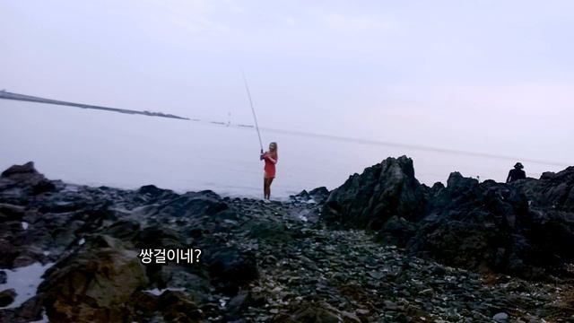 40 대 여자 낚시 넣자마자 바로 입질 이 톡 톡! 이런 곳에서도 차 박 낚시를 할 수 있다 смотреть онлайн
