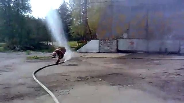Армейскии Прикол. Вот это пожарник.mp4 смотреть онлайн