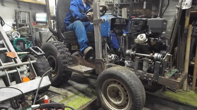 Доделка мелочевки и пробный выезд и проверка реверс редуктора / Самодельный трактор своими руками смотреть онлайн