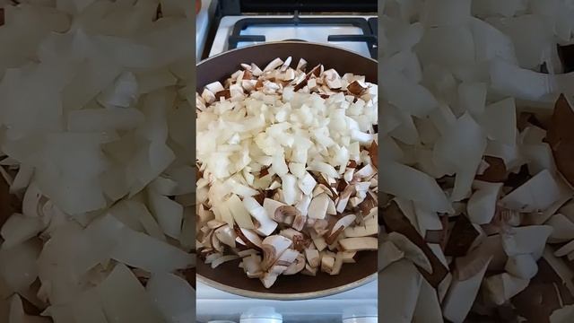 Когда захотелосьЧебуречков с королевскими шампиньонами. https://dzen.ru/prostomila смотреть онлайн