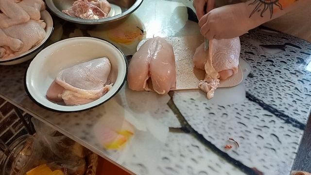 Выгодно ли?/ Покупать куру целиком или по частям смотреть онлайн