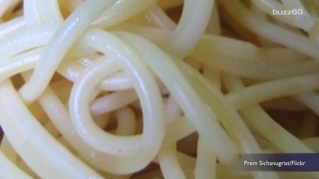 There's a Reason Your Spaghetti Spoon Has a Hole смотреть онлайн