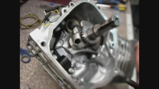 Двигатель Honda GX160 сборка новой поршневой группы_The Honda GX160 engine Assembly new piston group смотреть онлайн