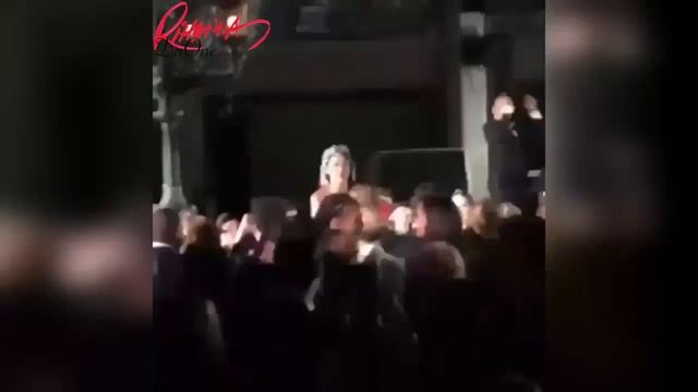 Rihanna Performance BBHMM - Met Gala 2015 смотреть онлайн