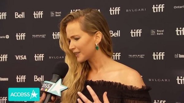 Jennifer Lawrence Stuns In Chic Versace Mini Dress During Red Carpet Appearance