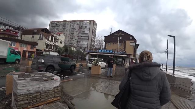 АДЛЕР. Сильный шторм. Пляжи смыло! Набережная Мандарин .. смотреть онлайн