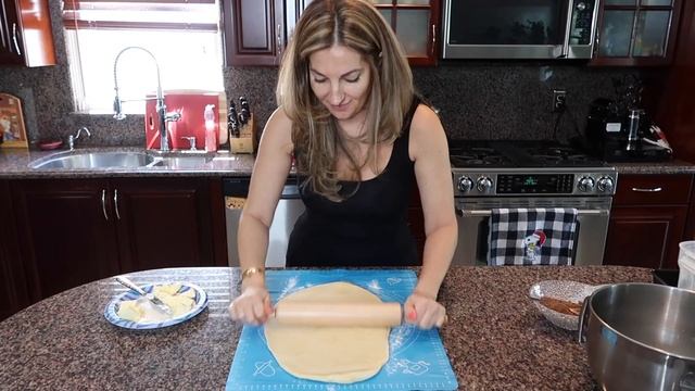 How to Make Homemade Cinnabons w/ Cream Cheese Frosting смотреть онлайн